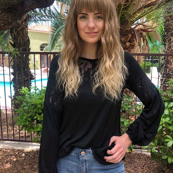 🆕 Simply Chic Lace Sleeve Top - Picture 2 of 8